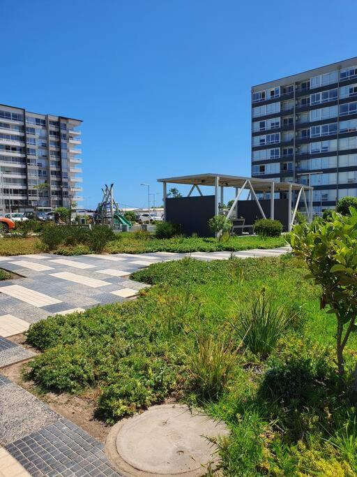 Depto Dentro De Condominio. Seguridad 24 Horas. Apartamento *