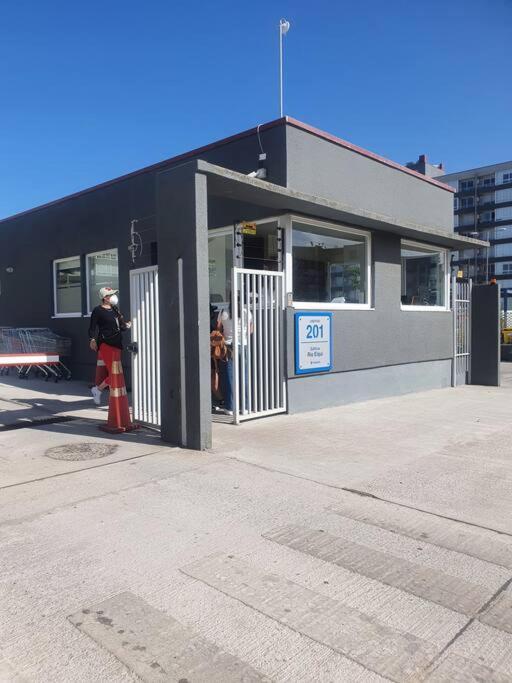Depto Dentro De Condominio. Seguridad 24 Horas. Apartamento
