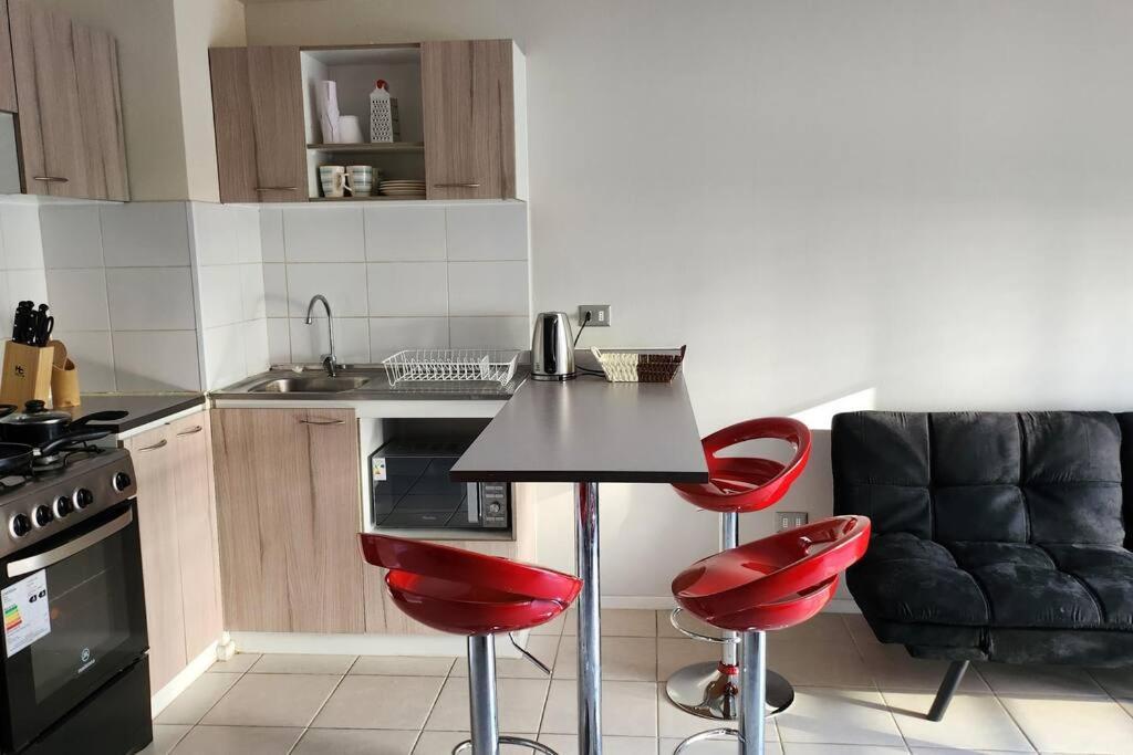 Depto Dentro De Condominio. Seguridad 24 Horas. Apartamento *